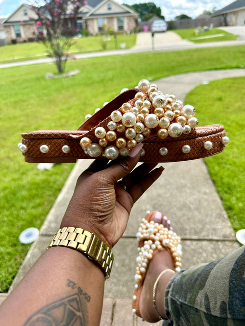 Girls Love Pearls Slides